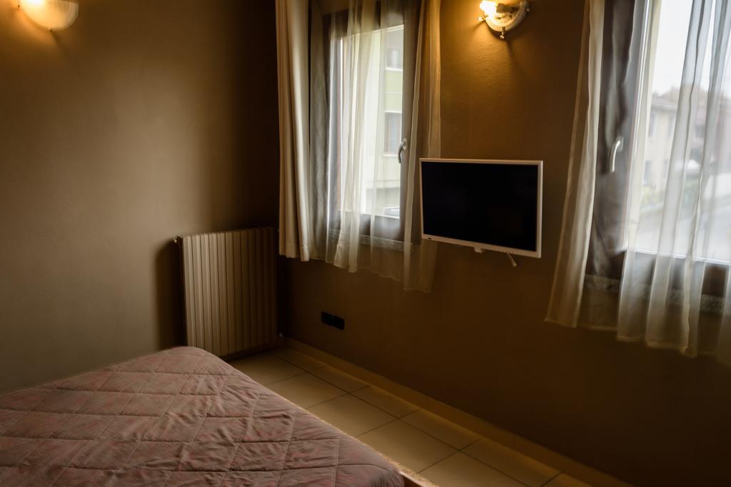 بيستياره بوروميو Bed And Breakfast Linate الغرفة الصورة
