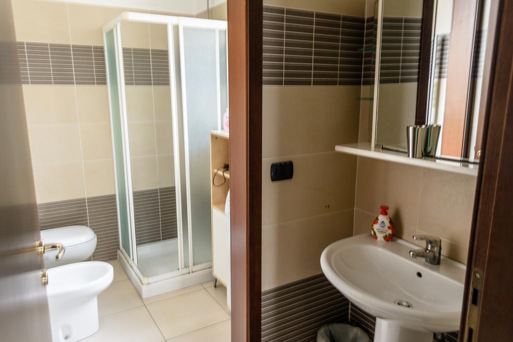 بيستياره بوروميو Bed And Breakfast Linate المظهر الخارجي الصورة